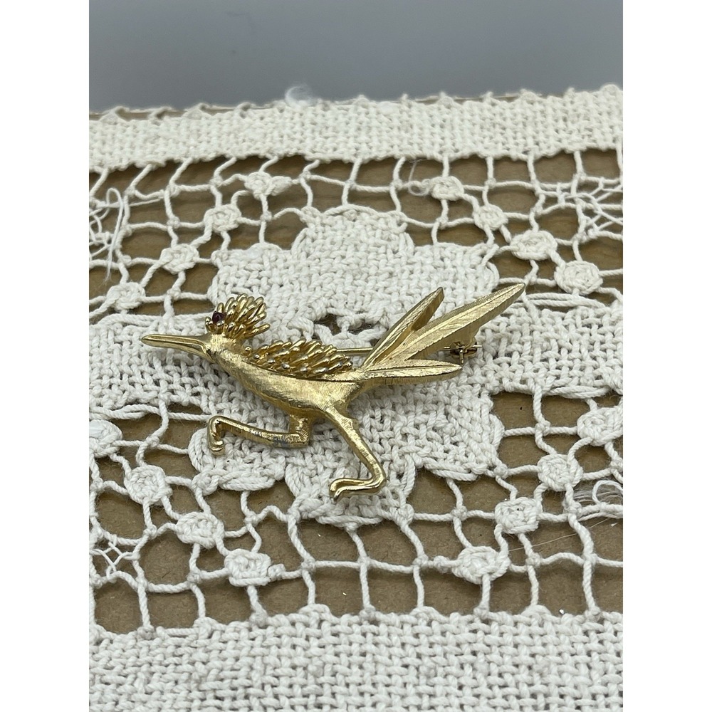 VINTAGE DESIGNER BOUCHER ROADRUNNER BROOCH PIN GOLD TONE RUBY RHINESTONE